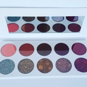 Eye shadow palette